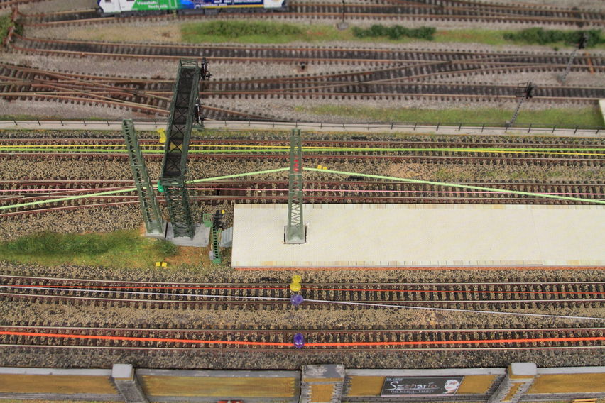 Die Turmmasten werden im Bahnsteig eingelassen.
Keywords: 2013;Oberleitung;Posthausen Nord