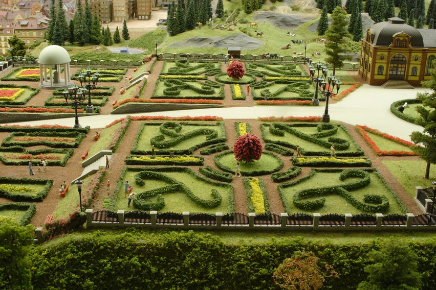 Das Schloß im Jahr 2007
Die Gärten sind angelegt.
Keywords: Schloß; Schloss