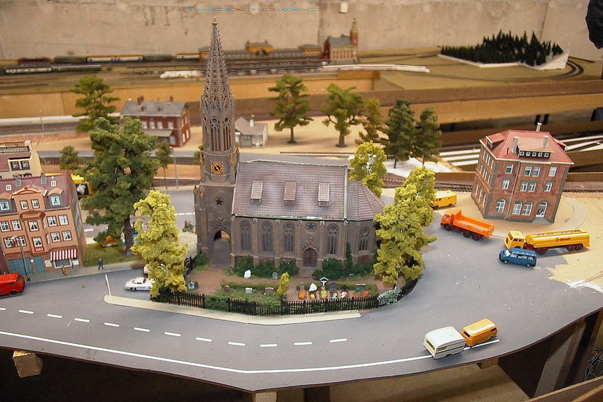 Werz im Jahr 2001
Die Kirche von Werz mit ihrem kleinen Stadt Friedhof.
Keywords: Werz;2001